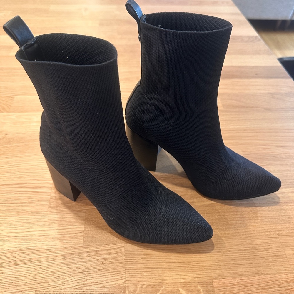Like new Steve Madden 6 Black Women's Ankle Boots